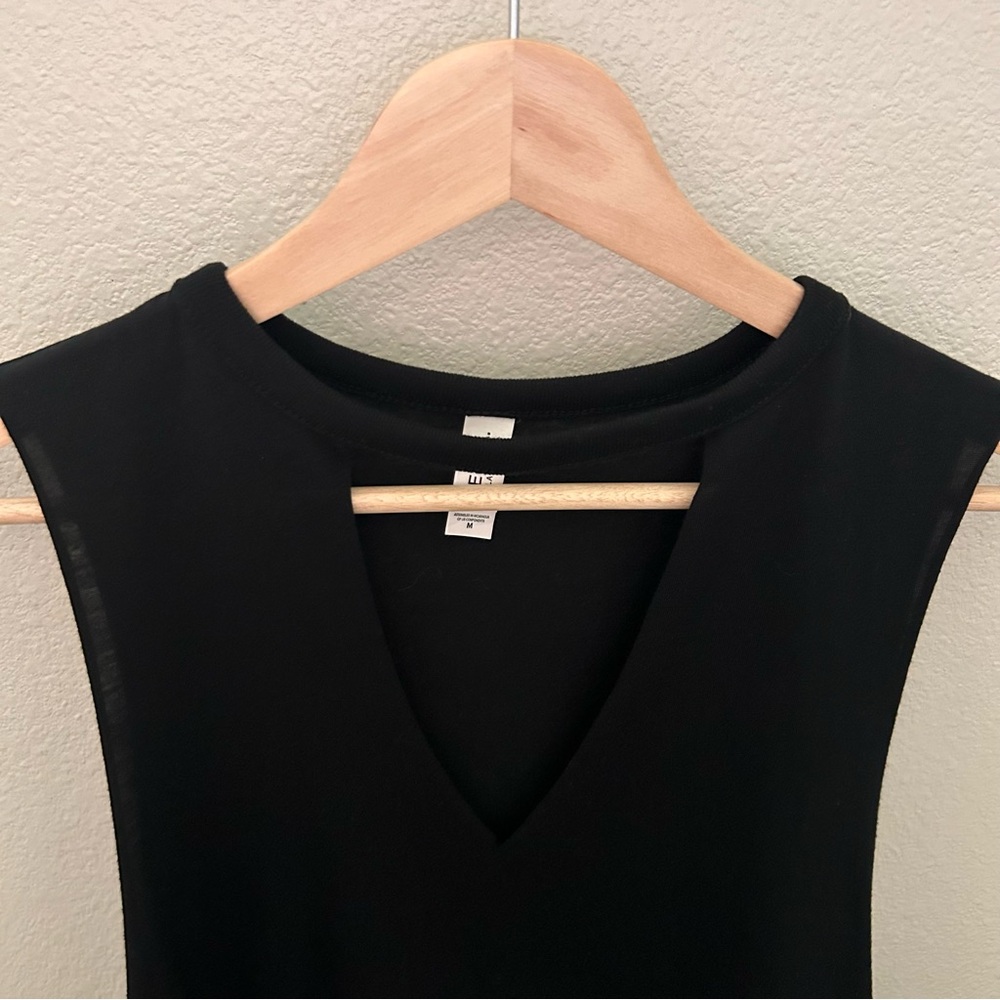 ✨Bella Canvas Black V-Neck Tank Top - Picture 3 of 6